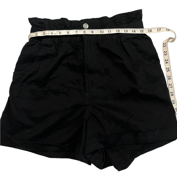 H&M Black High Rise Elastic Paper Bag Waist Shorts size 8 - Picture 3 of 5